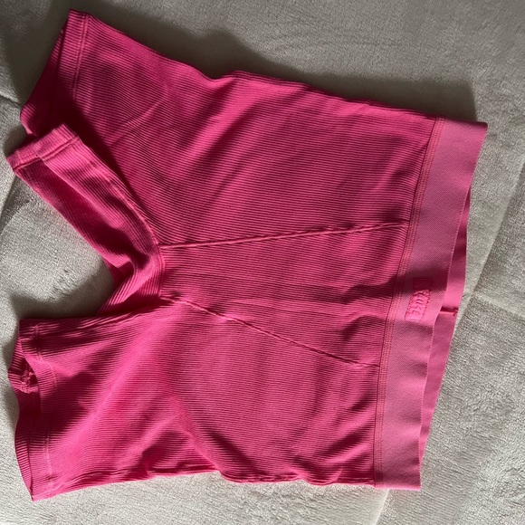 Skims Shorts - Picture 2 of 2